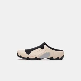Clogposite Mule Sneaker in Sandrift/Black/Metallic Silver