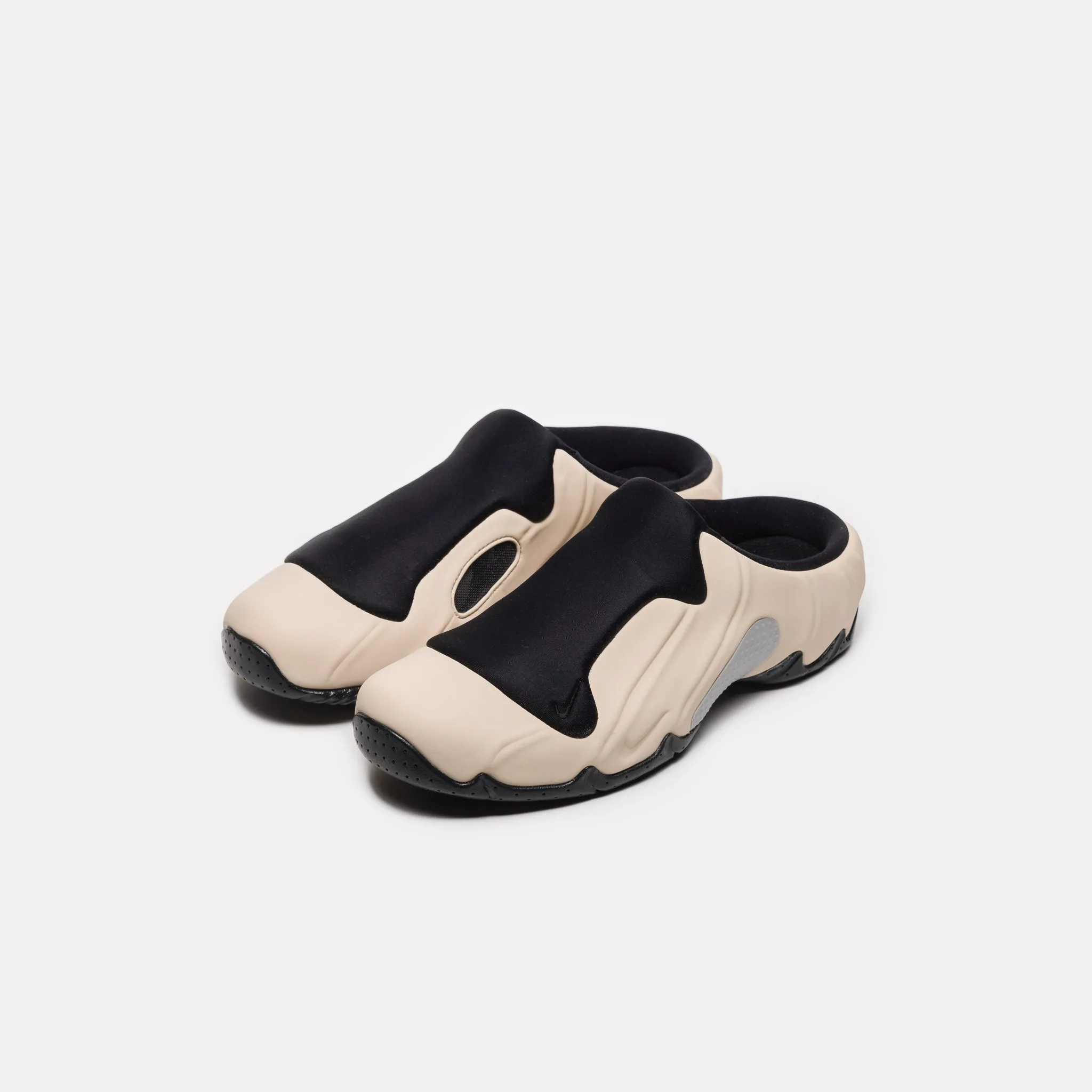 Clogposite Mule Sneaker in Sandrift/Black/Metallic Silver