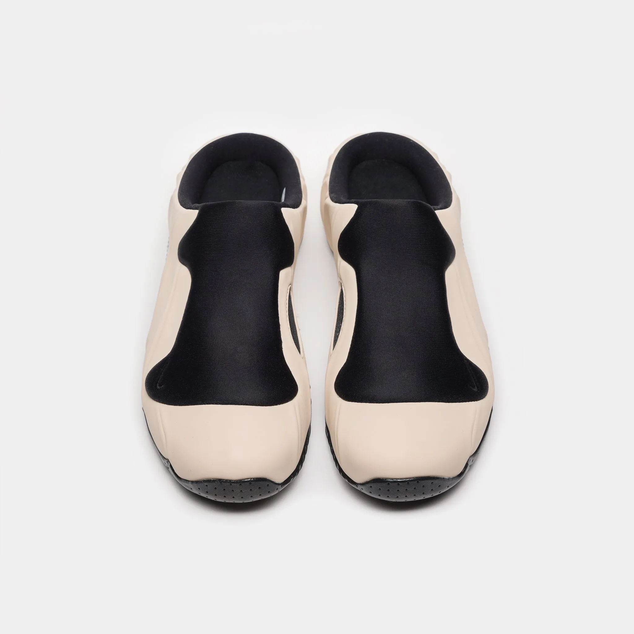 Clogposite Mule Sneaker in Sandrift/Black/Metallic Silver