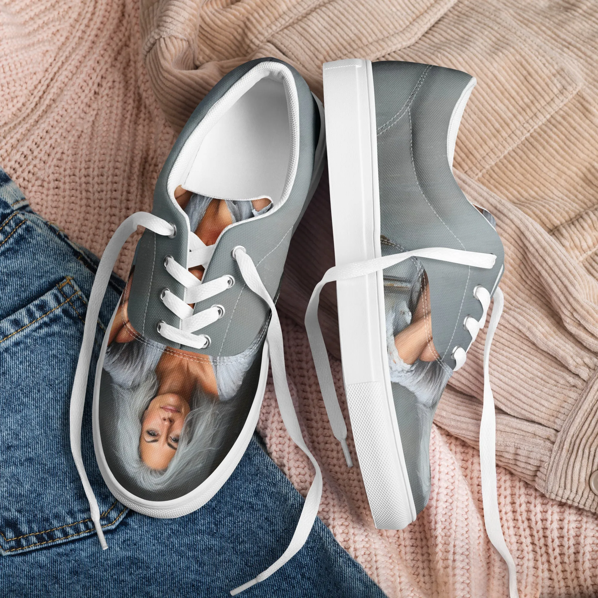 Timeless Hope Women’s lace-up canvas shoes